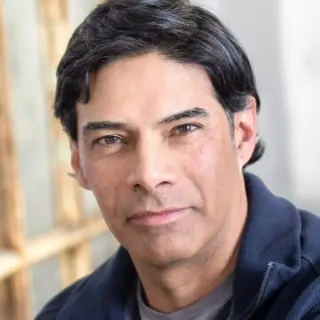Headshot Image of Denver Murder Mystery Entertainer Art Razo