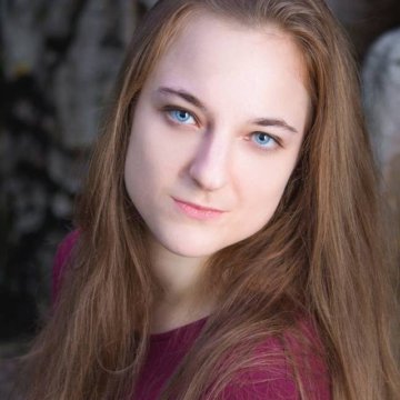 Virtual Entertainer Brianna Roche Headshot