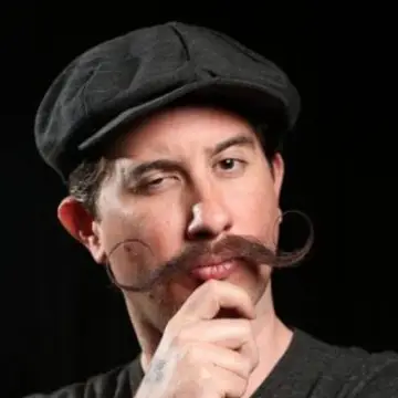 Headshot Image of St. Louis Murder Mystery Entertainer Chris Powers