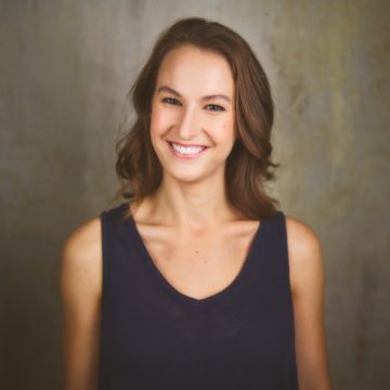 Headshot Image of New York Murder Mystery Entertainer Hannah Connell