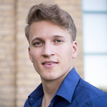 Headshot Image of Minneapolis Murder Mystery Entertainer Jared Mogen