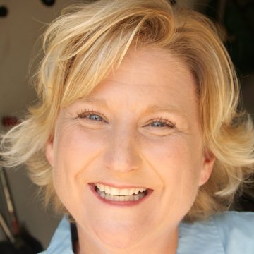 Headshot Image of St. Louis Murder Mystery Entertainer MaryBeth Scherr
