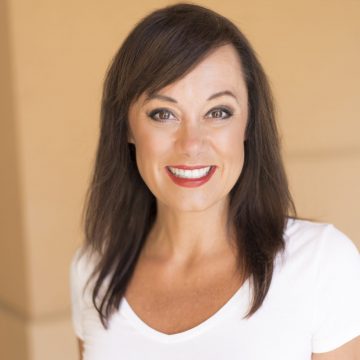 Headshot image of St. Louis Murder Mystery Entertainer Tina Cool-Anderson